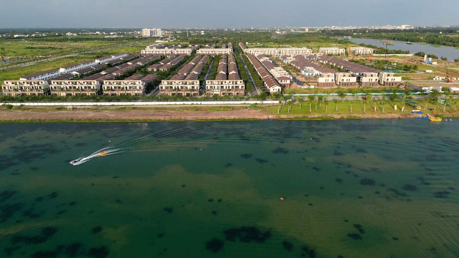 bất động sản ven sông