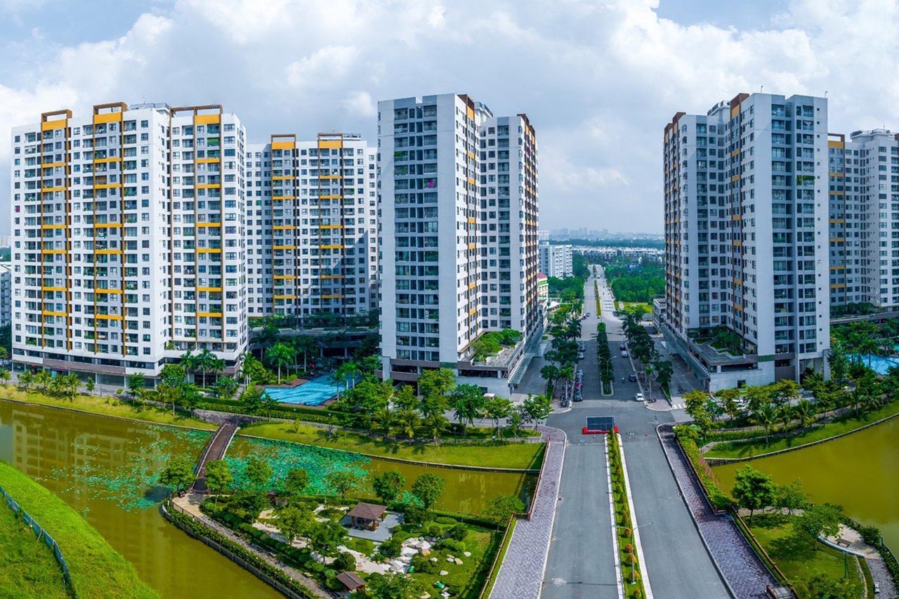 Nhà xanh công nghệ bất động sản năm 2025 với thiết kế hiện đại và bền vững