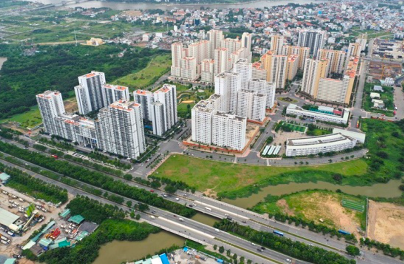 Minh họa chuyển đổi số trong quản lý dự án bất động sản năm 2025 với giao diện kỹ thuật số hiện đại