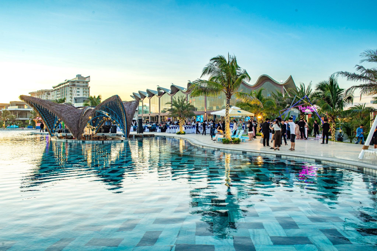 hồ bơi vô cực điện phân